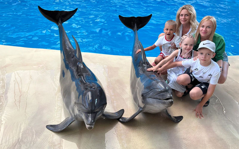 Отвлекитесь ненадолго от пляжного отдыха и отправьтесь с детьми на удивительное представление в дельфинарий