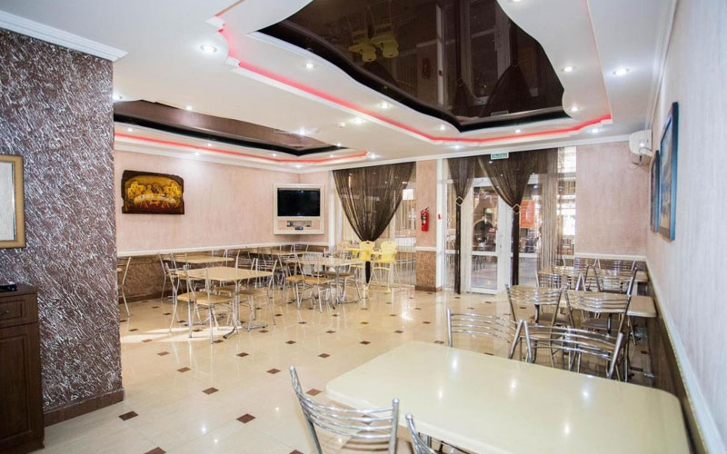 В кафе отеля National гостям предлагают разнообразные, вкусные и недорогие блюда